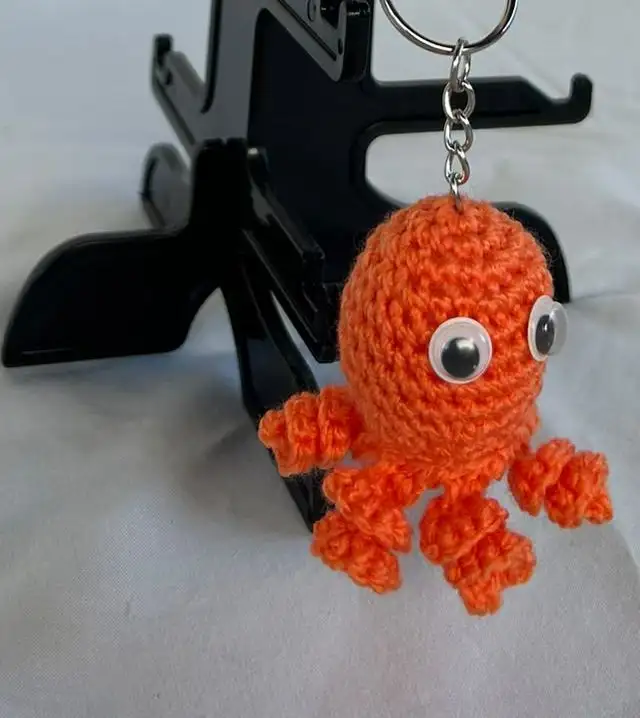 Foto 2 von 2: Schlüsselanhänger oranger Oktopus